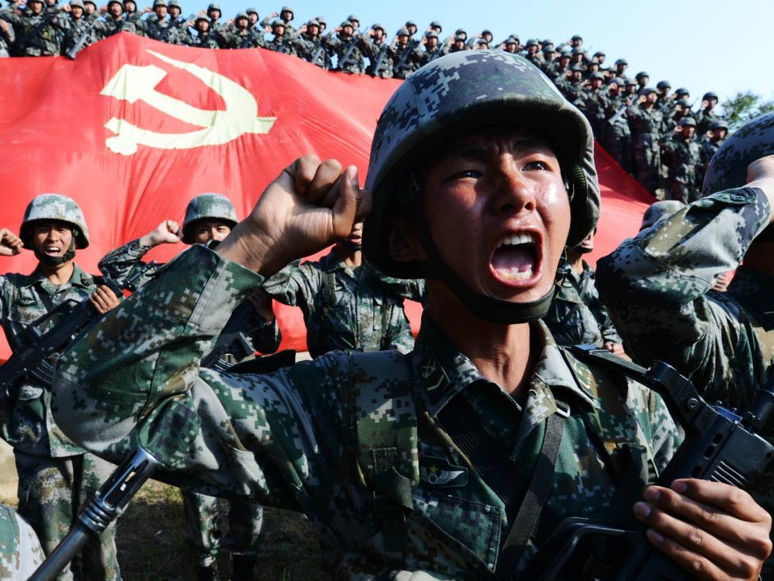 第79集團(tuán)軍某旅加強(qiáng)基層建設(shè) 士官骨干擔(dān)任首席教練員